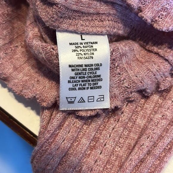 Aeropostale   The OG Tee Collection   Rose color  Cropped long sleeve Tee size L - Picture 3 of 7